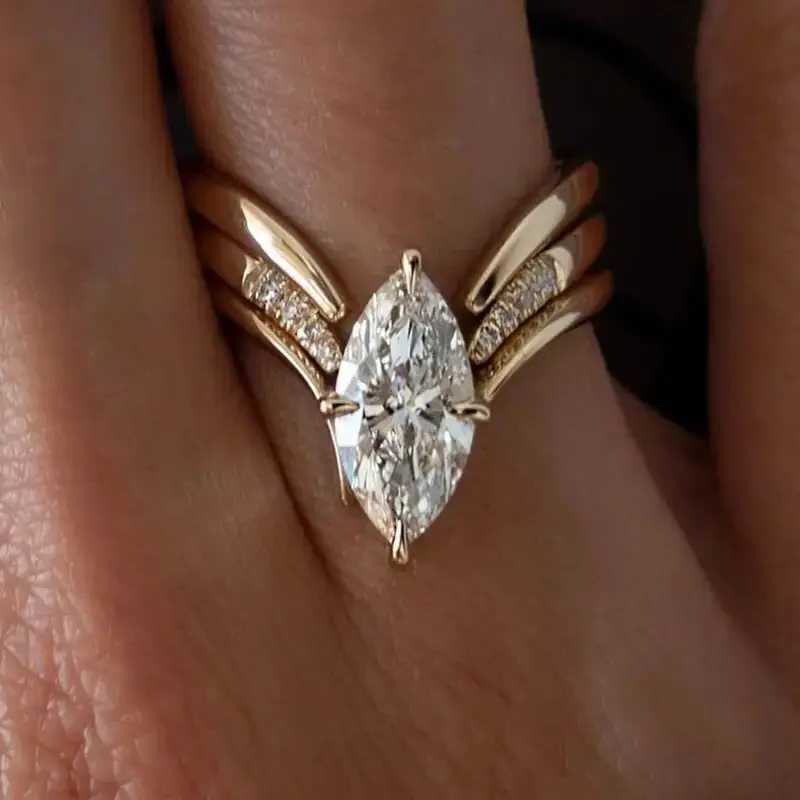 Bague couronne goutte en or